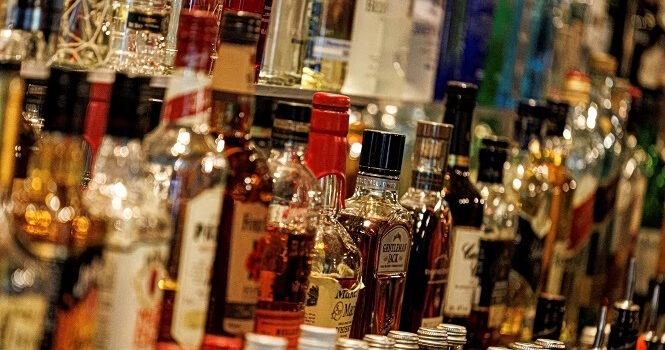 ΑΑΔΕ: Big Brother σε αλκοόλ και τσιγάρα – Ποιοι μπαίνουν στο στόχαστρο