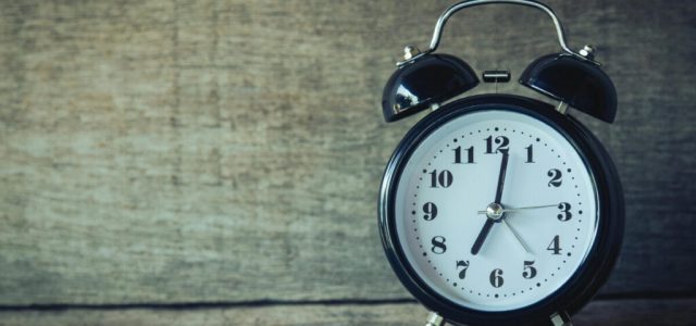 Αλλαγή ώρας 2026: Απόψε χάνουμε 60 λεπτά ύπνου – Γυρίζουμε τους δείκτες στη θερινή