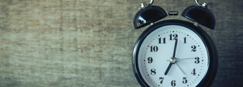 Αλλαγή ώρας 2026: Απόψε χάνουμε 60 λεπτά ύπνου – Γυρίζουμε τους δείκτες στη θερινή