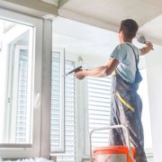 Έως 16.000 ευρώ η μείωση του φόρου σε όσους ανακαινίζουν ακίνητα