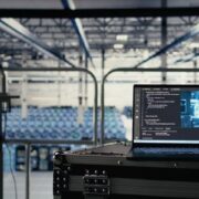 Μυαλά ή μπράτσα; Το ΑΙ και η στροφή από το software στη βιομηχανία