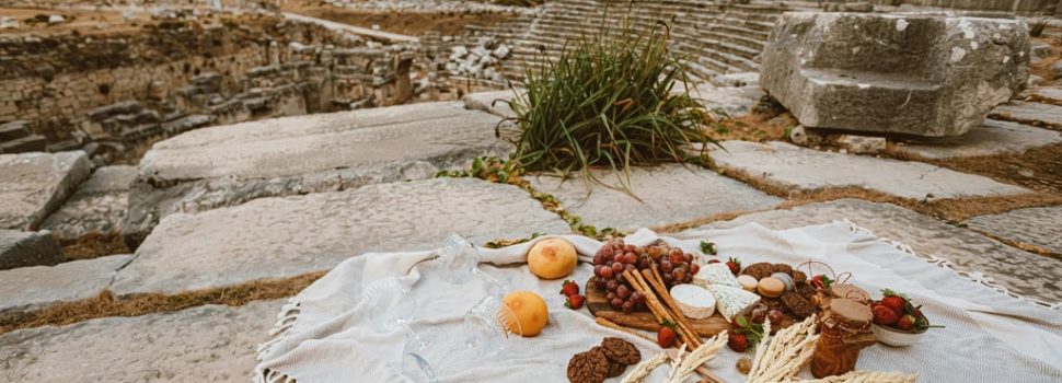Τι έτρωγαν πραγματικά οι αρχαίοι Έλληνες; Οι συνταγές που θα μπορούσαν να σερβίρονται σήμερα