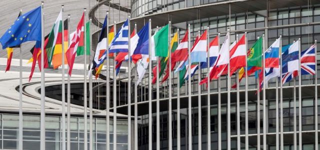 Eurostat: Πάνω από 7 στους 10 Ελληνες χρησιμοποιούν ψηφιακές υπηρεσίες του Δημοσίου