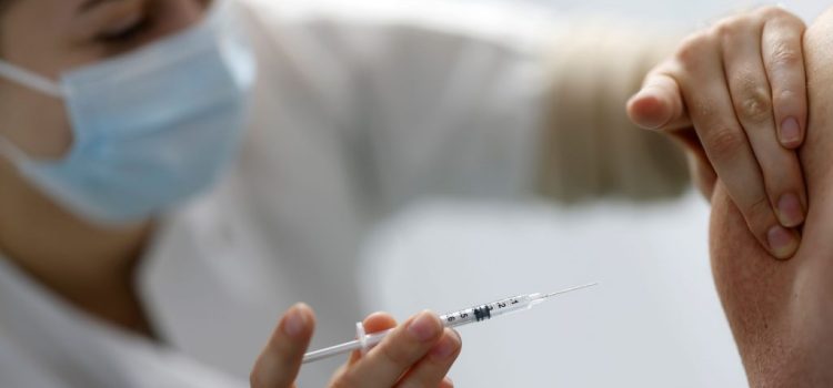 Θαυματουργό το εμβόλιο του έρπη ζωστήρα: Ασπίδα για τρεις κατηγορίες ασθενειών