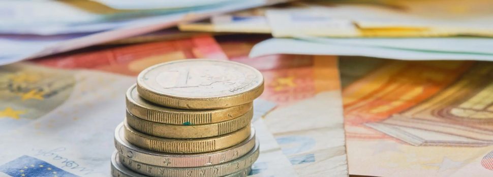 Κατώτατος μισθός: Έρχονται αυξήσεις σε 22 επιδόματα – Δείτε αναλυτικά τα νέα ποσά