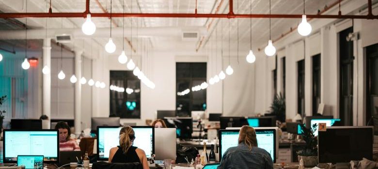 Κατώτατος μισθός: Πώς επηρεάζονται καθαρές απολαβές και τριετίες – Οι αλλαγές στον ιδιωτικό τομέα