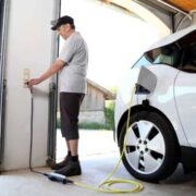 Ποια είναι η καλύτερη ώρα για να φορτίζουμε το αυτοκίνητο;