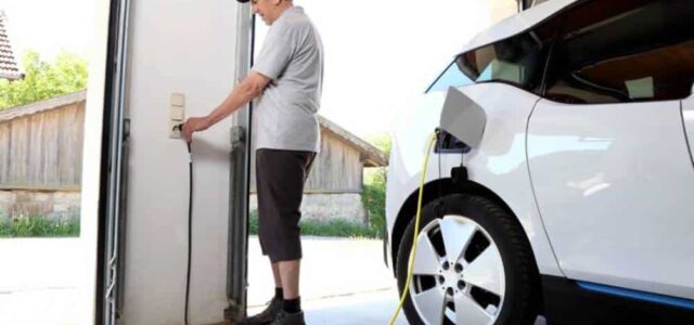 Ποια είναι η καλύτερη ώρα για να φορτίζουμε το αυτοκίνητο;