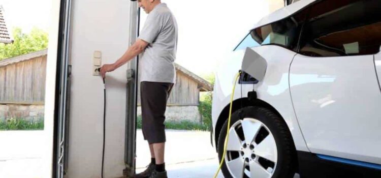 Ποια είναι η καλύτερη ώρα για να φορτίζουμε το αυτοκίνητο;