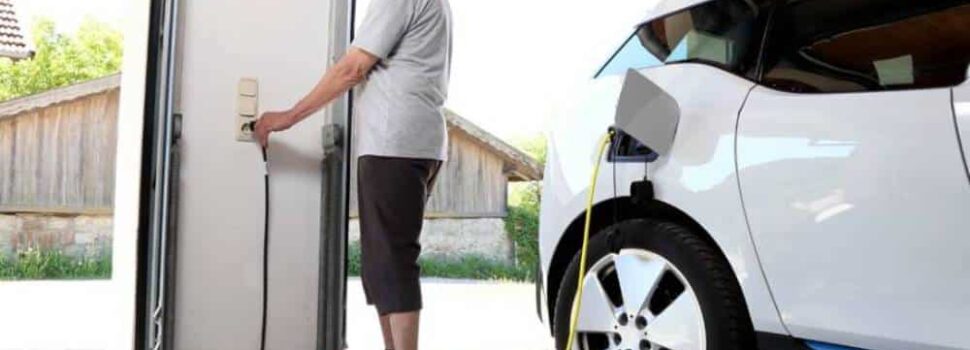 Ποια είναι η καλύτερη ώρα για να φορτίζουμε το αυτοκίνητο;