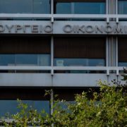 Νέο ενιαίο σύστημα επισιτιστικής βοήθειας – 400 εκατ. ευρώ απευθείας στα νοικοκυριά μέσω vouchers, τι αλλάζει