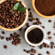 Καφεΐνη: Μια απρόσμενη επίδρασή της στον εγκέφαλο – Πώς σχετίζεται με τη μνήμη και τον ύπνο