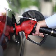 Καύσιμα: Ποιοι Ευρωπαίοι μειώνουν τους φόρους – Ανάχωμα στην ενεργειακή κρίση