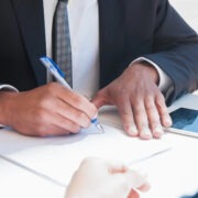 Τέλος στην «παγίδα» της κληρονομιάς με χρέη – Τι αλλάζει για χιλιάδες πολίτες