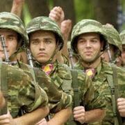 Πόσα λεφτά «καίει» ο φαντάρος στη θητεία; Βγάζουμε κομπιουτεράκι και κάνουμε τον λογαριασμό του στρατού