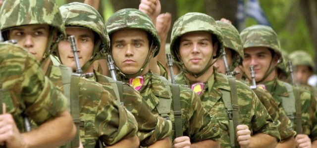 Πόσα λεφτά «καίει» ο φαντάρος στη θητεία; Βγάζουμε κομπιουτεράκι και κάνουμε τον λογαριασμό του στρατού