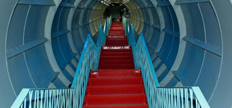 Π.Ε.Ν.Ε.Ν – Πανελλήνια Ένωση Ναυτών . ‘’Βουτιά’’ για εκατομμυριούχους σε βάθος 4.000 μέτρων στη θάλασσα