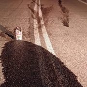 “15 μπετονια λάδι πεταμένα στην μέση του δρόμου….”