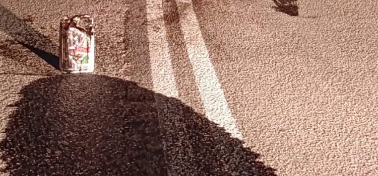 “15 μπετονια λάδι πεταμένα στην μέση του δρόμου….”