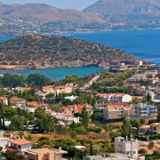 Luxury real estate: Επενδυτικός προορισμός η Ελλάδα και τα «μπλε ακίνητα» – Ποιες περιοχές επιλέγουν οι ξένοι