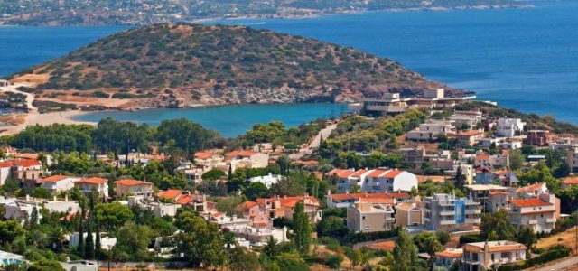 Luxury real estate: Επενδυτικός προορισμός η Ελλάδα και τα «μπλε ακίνητα» – Ποιες περιοχές επιλέγουν οι ξένοι