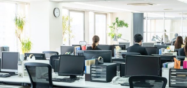 Γιατί 8 στους 10 επαγγελματίες επιλέγουν χαμηλές εισφορές; Tι σημαίνει για τη σύνταξή τους