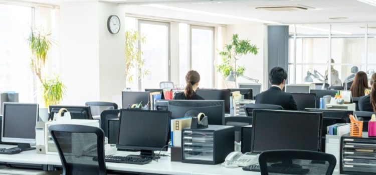 Γιατί 8 στους 10 επαγγελματίες επιλέγουν χαμηλές εισφορές; Tι σημαίνει για τη σύνταξή τους