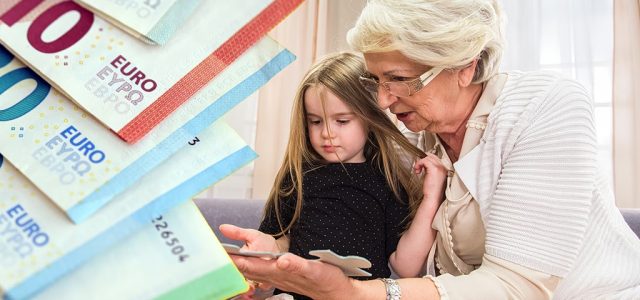 «Νταντάδες της Γειτονιάς». Aιτήσεις για τα 500 ευρώ – Τα εισοδηματικά κριτήρια