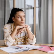 9 συνήθειες που «κλέβουν» χρόνια από τη ζωή σου