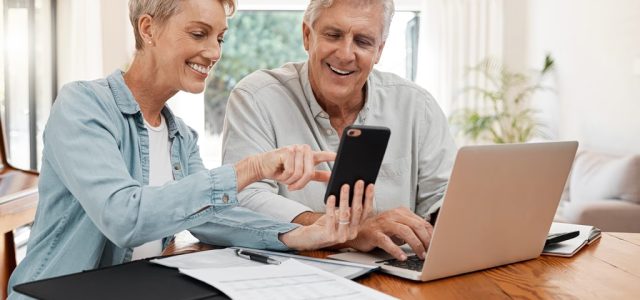 Σύνταξη από τα 52; Το «νόμιμο κόλπο» της διαδοχικής ασφάλισης που γλιτώνει 10 χρόνια δουλειάς