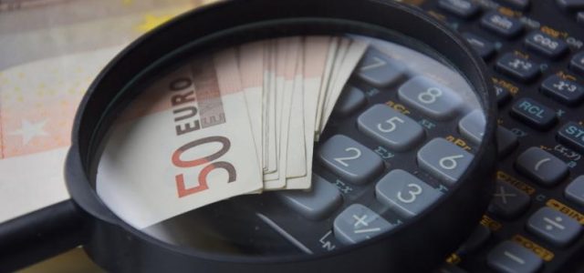 Ρύθμιση 72 δόσεων προς τα ταμεία: Τα «κλειδιά» και οι δυσκολίες για τους οφειλέτες