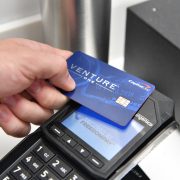 Πιστωτικές κάρτες: Τι «δίνει» στους κατόχους η νέα ρύθμιση για τα δάνεια