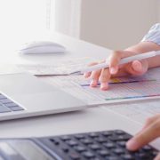 Ελεύθεροι επαγγελματίες: Σαρωτικοί έλεγχοι σε όσους αμφισβήτησαν το τεκμαρτό εισόδημα – Στη «σέντρα» 690 φορολογούμενοι