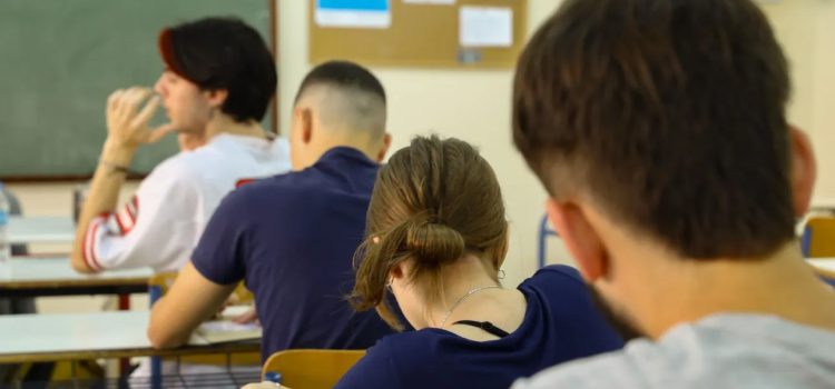 Πανελλήνιες 2026: Τι πρέπει να έχουν μαζί τους οι υποψήφιοι κατά τη διάρκεια της εξέτασης