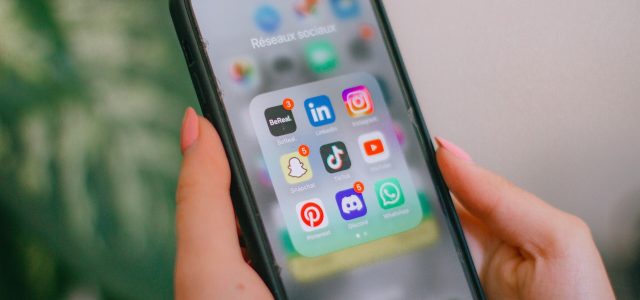 Πώς η ασφαλιστική απάτη περνά στα social media και τι σημαίνει αυτό για την Ελλάδα