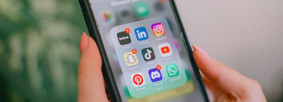 Πώς η ασφαλιστική απάτη περνά στα social media και τι σημαίνει αυτό για την Ελλάδα