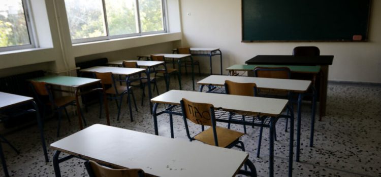 Καλωσορίσατε στη νέα εποχή της πολιτικής. Εκεί που η ουσία πέθανε, αλλά το μοντάζ ζει και βασιλεύει.