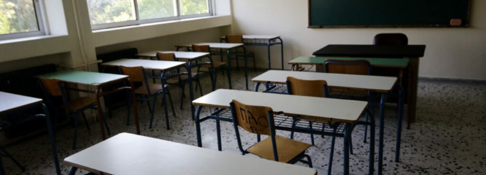 Καλωσορίσατε στη νέα εποχή της πολιτικής. Εκεί που η ουσία πέθανε, αλλά το μοντάζ ζει και βασιλεύει.