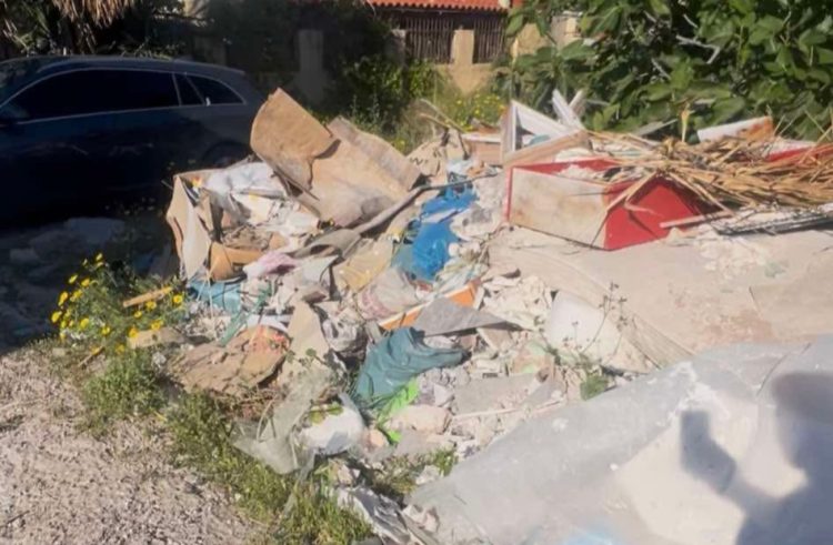Το κατηγορώ των ανύπαρκτων για τα σκουπίδια των ασυνείδητων πολιτών.