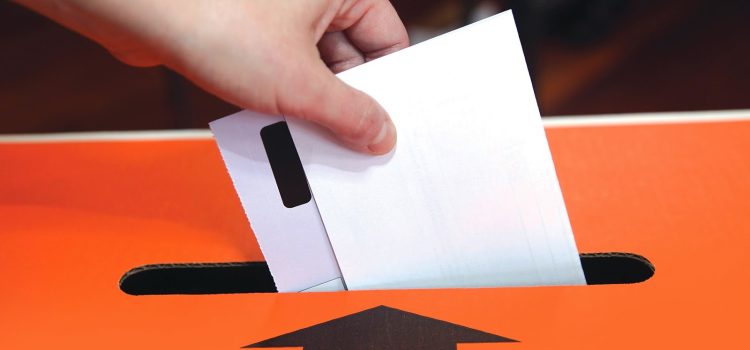 Δημοσκόπηση: Άνοδος Δημάρχων, πτώση Περιφερειαρχών – Αλλαγές & στην ιεράρχηση προβλημάτων 