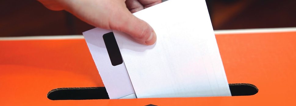 Δημοσκόπηση: Άνοδος Δημάρχων, πτώση Περιφερειαρχών – Αλλαγές & στην ιεράρχηση προβλημάτων 
