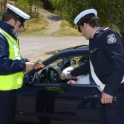 Στα μπλόκα της Τροχαίας 19.060 οδηγοί χωρίς δίπλωμα