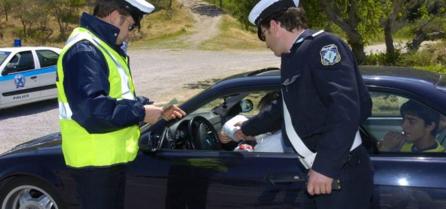 Στα μπλόκα της Τροχαίας 19.060 οδηγοί χωρίς δίπλωμα
