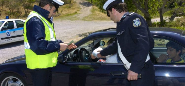 Στα μπλόκα της Τροχαίας 19.060 οδηγοί χωρίς δίπλωμα