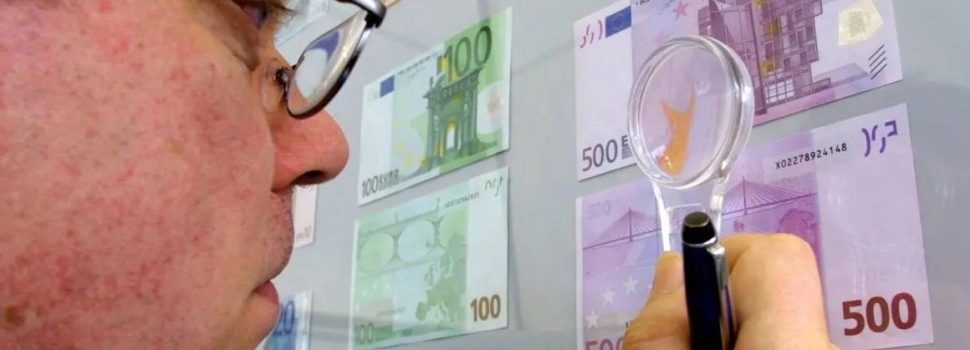 «Έρχεται» το τέλος των 500ευρων – Τι θα γίνει με όσα ήδη κυκλοφορούν, τι πρέπει να κάνουν όσοι έχουν