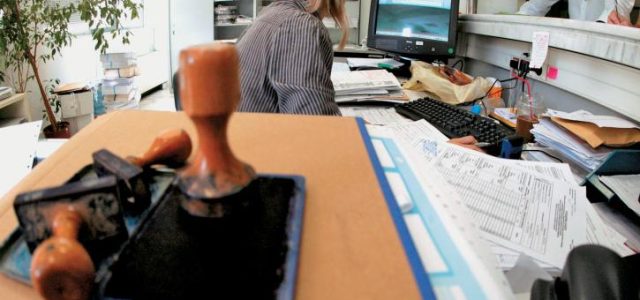 Τελευταία ευκαιρία για σύνταξη πριν τα 62 έτη: Ποιοι προλαβαίνουν ακόμη τις ευνοϊκές διατάξεις – Τι ισχύει για Δημόσιο, ΔΕΚΟ, τράπεζες