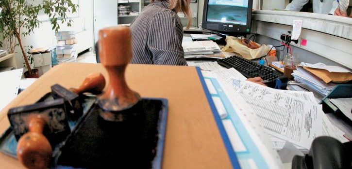 Τελευταία ευκαιρία για σύνταξη πριν τα 62 έτη: Ποιοι προλαβαίνουν ακόμη τις ευνοϊκές διατάξεις – Τι ισχύει για Δημόσιο, ΔΕΚΟ, τράπεζες