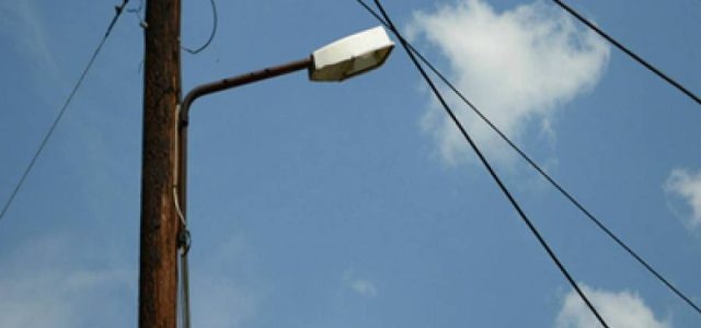 Άμεση Αντιμετώπιση Σοβαρών Προβλημάτων Φωτισμού και Επικίνδυνων Καλωδίων στη Λεωφόρο Κυνοσούρας
