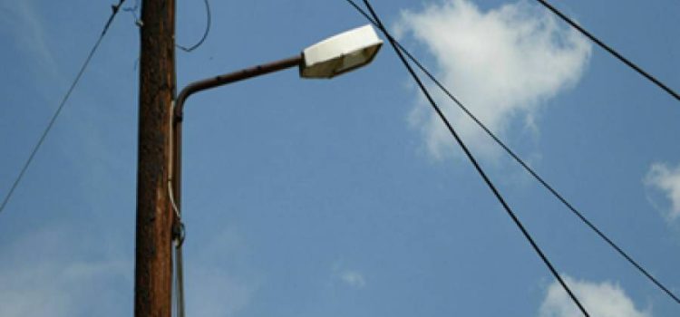 Άμεση Αντιμετώπιση Σοβαρών Προβλημάτων Φωτισμού και Επικίνδυνων Καλωδίων στη Λεωφόρο Κυνοσούρας