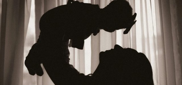 Τι αλλάζει στην ειδική άδεια μητρότητας: Διεύρυνση των δικαιούχων προβλέπει η Υπουργική Απόφαση